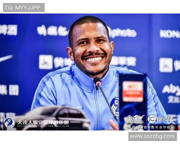 足球明星神秘挡脸人头背后的故事与真相揭秘